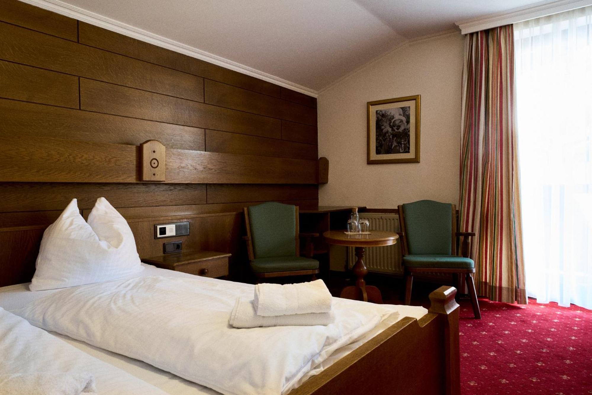 Hotel Martini Kaprun - Including Summercard Exterior foto